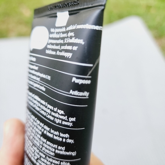 Hello Activated Charcoal Epic Whitening Toothpaste 4 oz - Picture 5 of 7